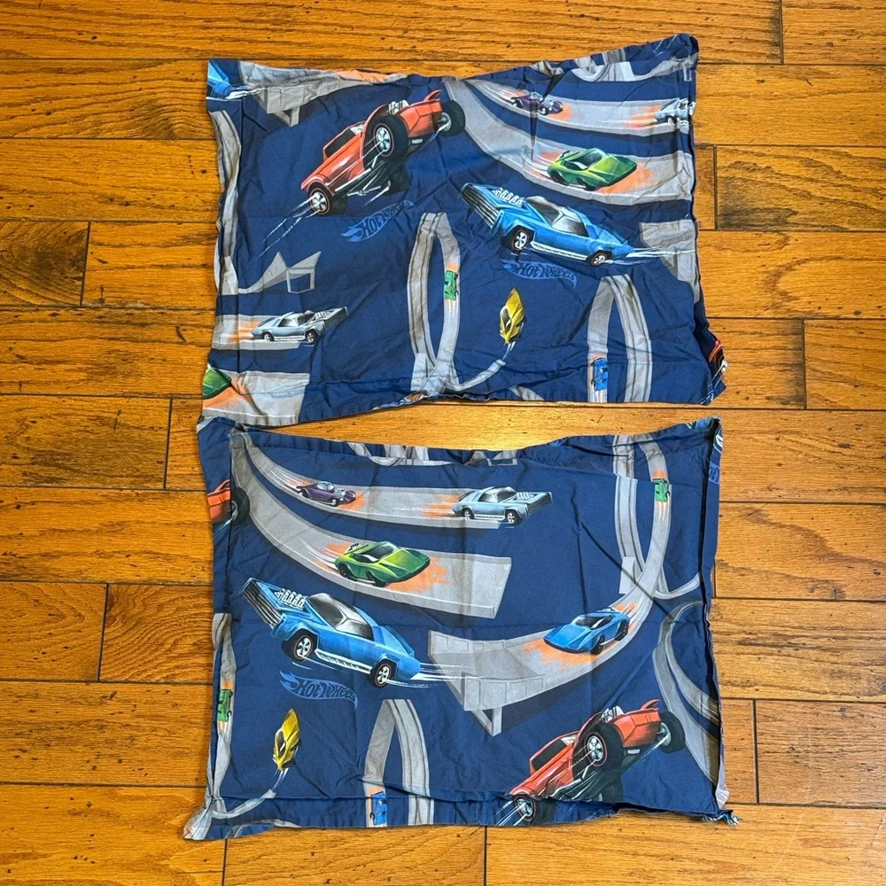 Pottery Barn Kids Hot Wheels Twin Duvet with Two Standard Shams - Picture 4 of 8